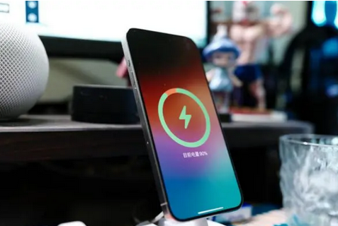 榆中苹果15换屏服务分享用什么充电器给iPhone15充电更好 